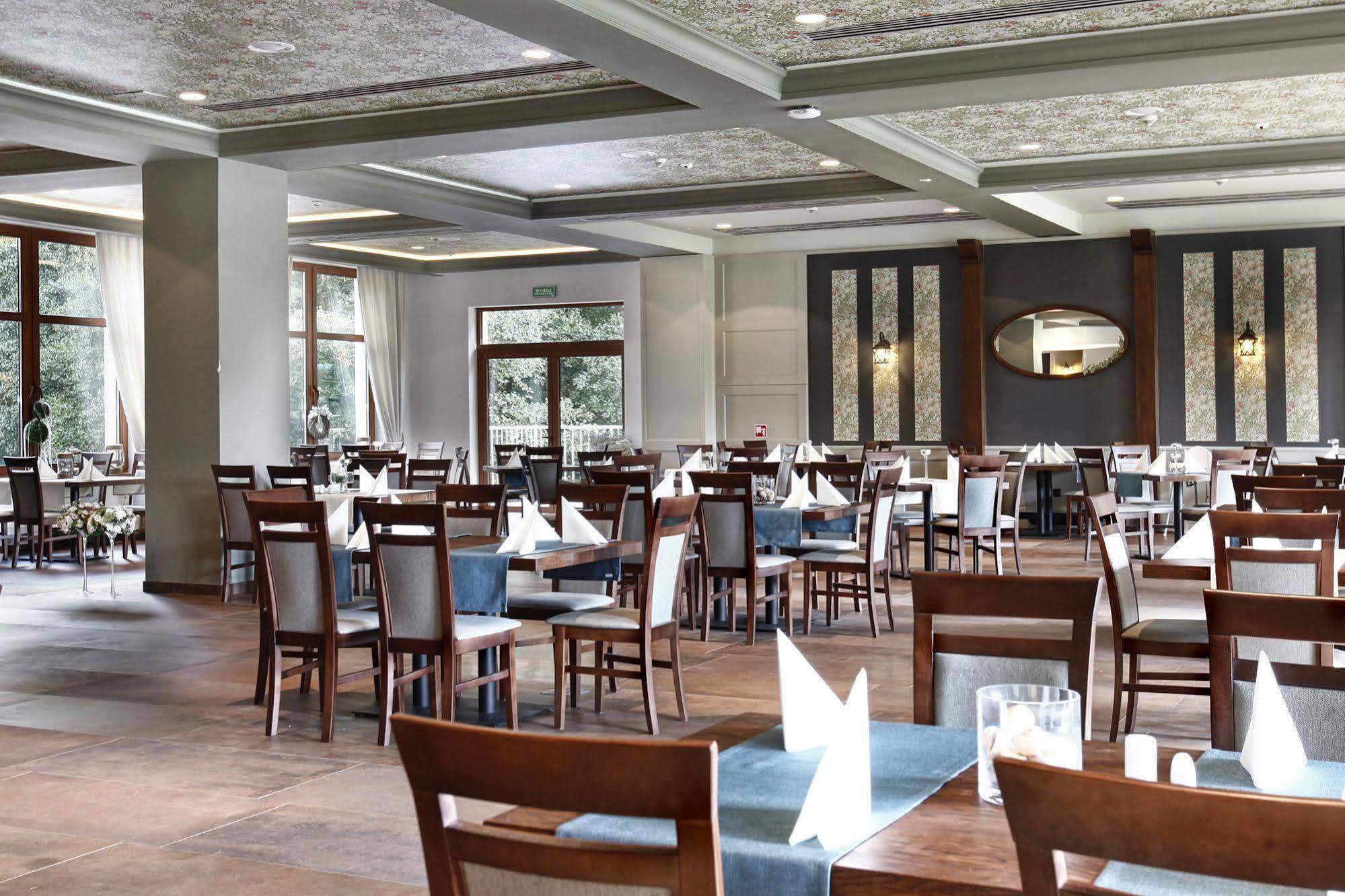 Hotel Aubrecht Country Spa Resort Przechlewo Buitenkant foto