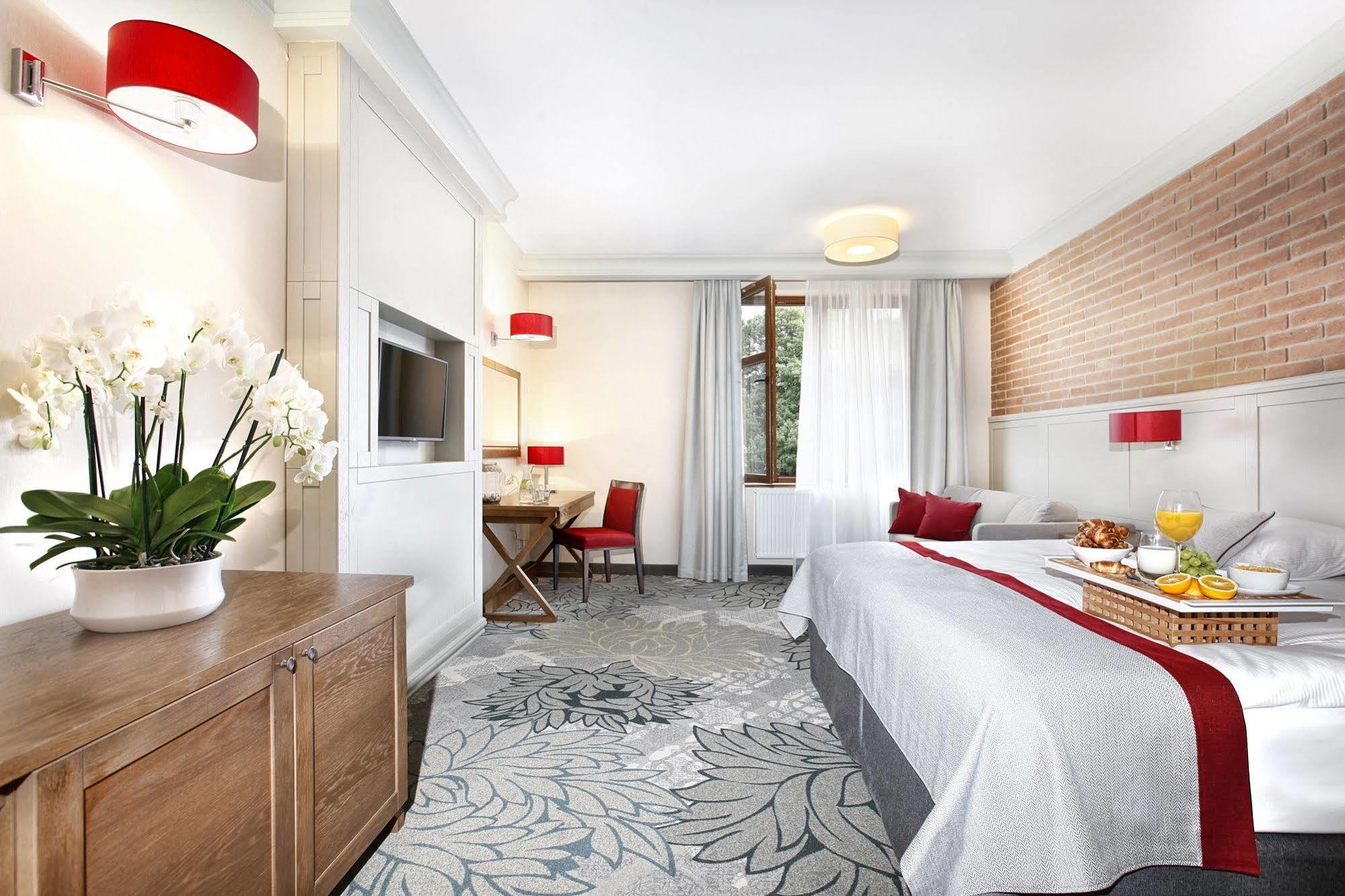 Hotel Aubrecht Country Spa Resort Przechlewo Buitenkant foto